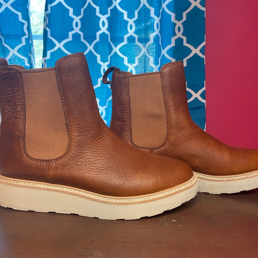 Clark’s Ankle Boot Size 9 1/2 Tan